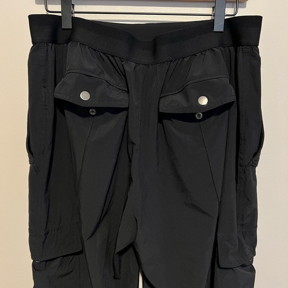 Athleta Vienna Cargo Pant Women’s Size 14 Black - Picture 15 of 16